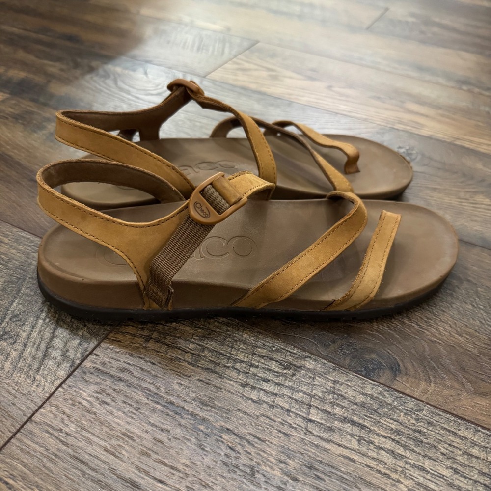 Chaco Lowdown Leather Strappy Sandals Tan Brown Womens 10 Toe Loop Boho Festival